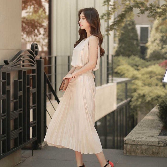 『即納』上品なヌードピンク プリーツスカートが大人可愛いツーピース風ワンピース